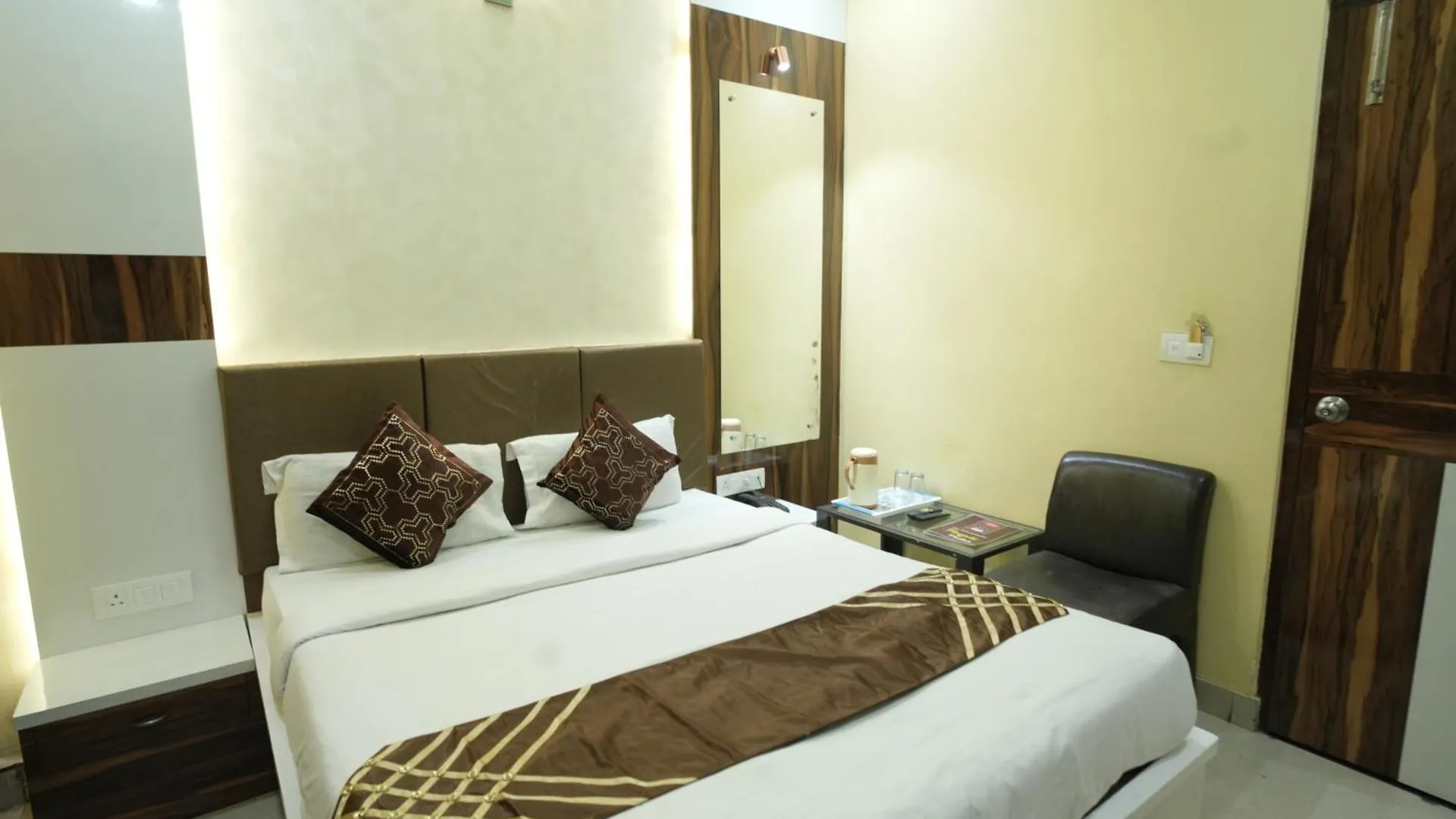 Hotel Rajkamal Near Varanasi Railway Station