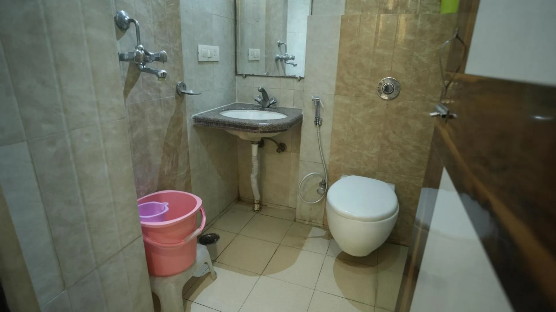 Hotel Rajkamal Near Varanasi Railway Station