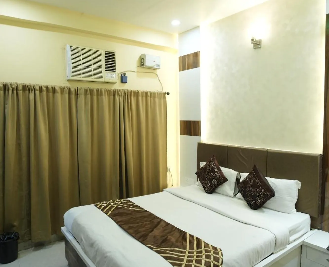 Hotel Rajkamal Near Varanasi Railway Station