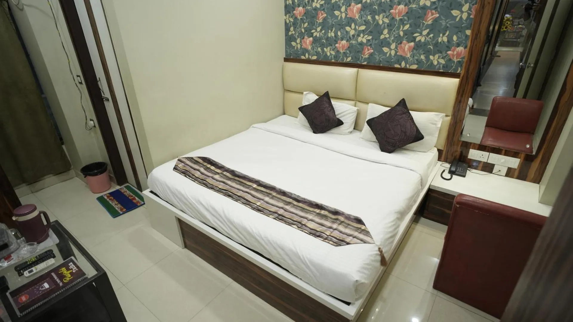 Hotel Rajkamal Near Varanasi Railway Station 3*,