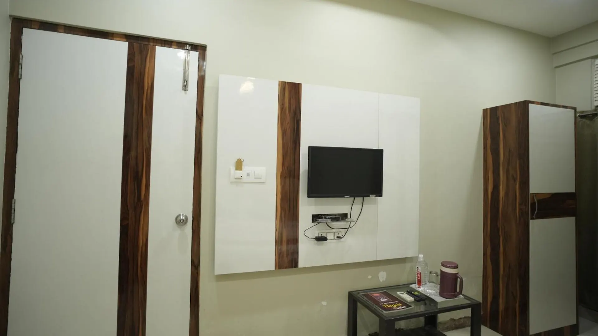 Hotel Rajkamal Near Varanasi Railway Station 3*,  Indie