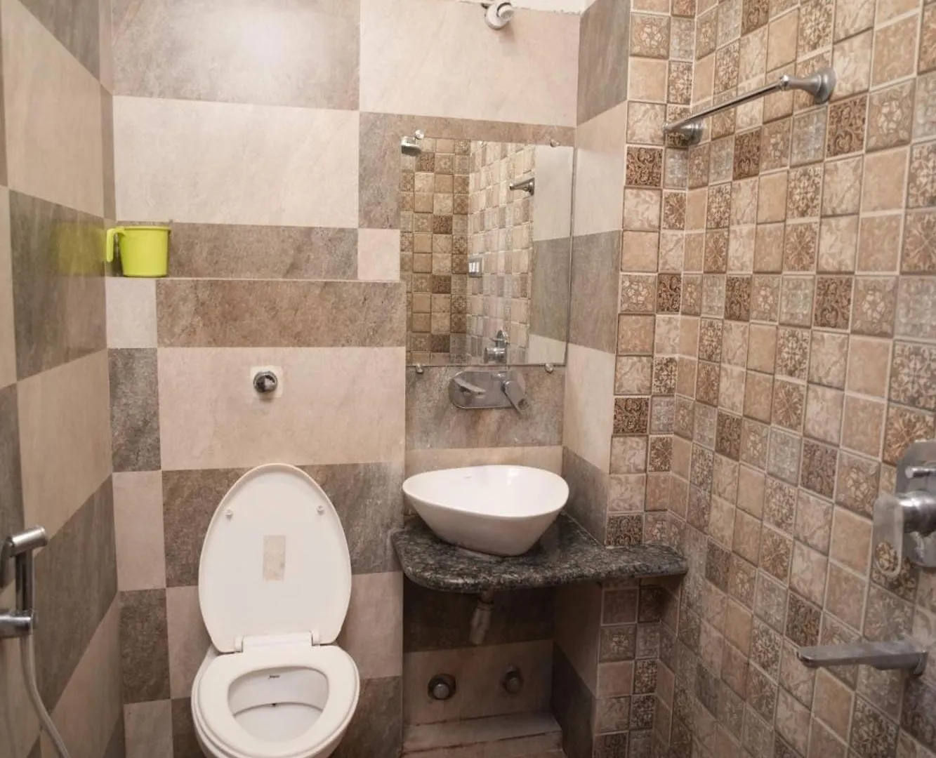 Hotel Rajkamal Near Varanasi Railway Station Indie