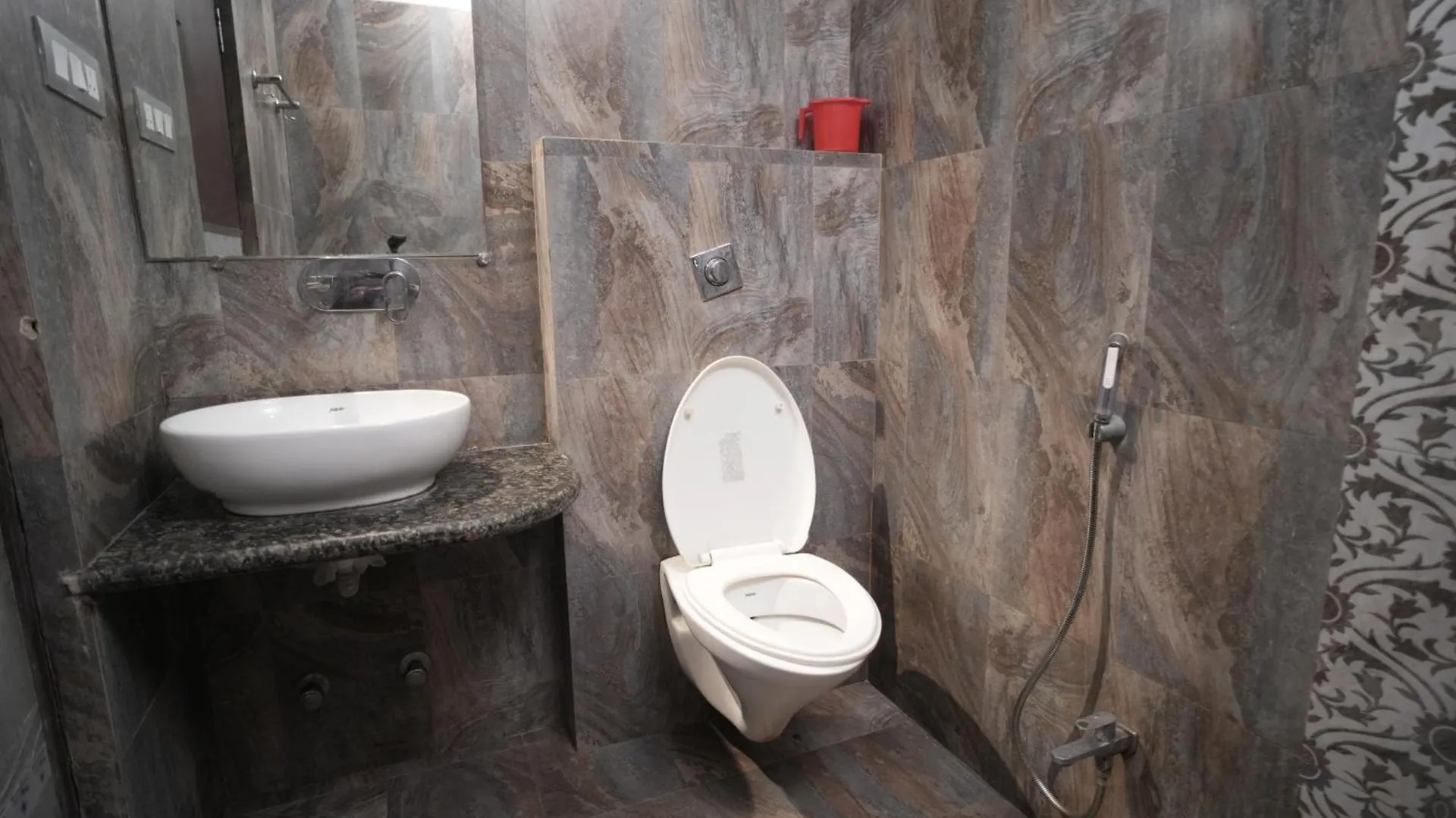 Hotel Rajkamal Near Varanasi Railway Station